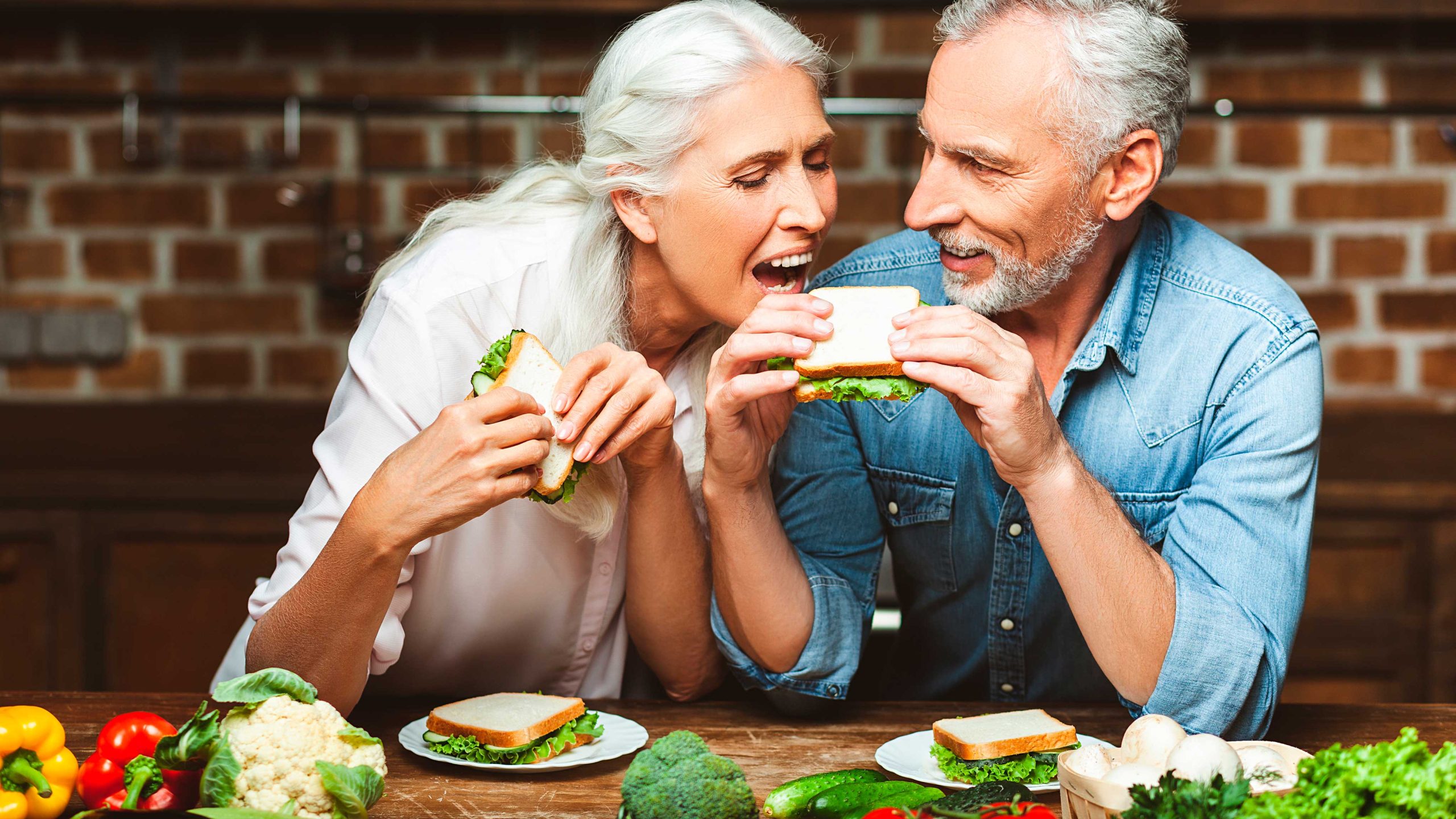Guía Nutricional para Cuidadores: Alimentación Saludable en el Adulto Mayor